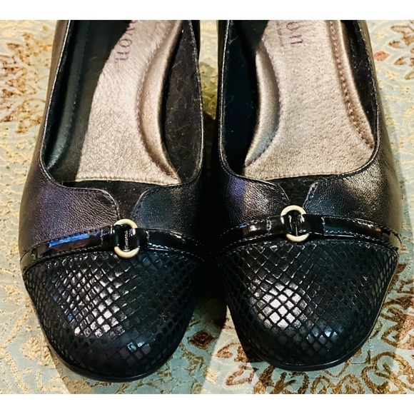 Aravon by New Balance black leather pumps in size 7D - Picture 5 of 8